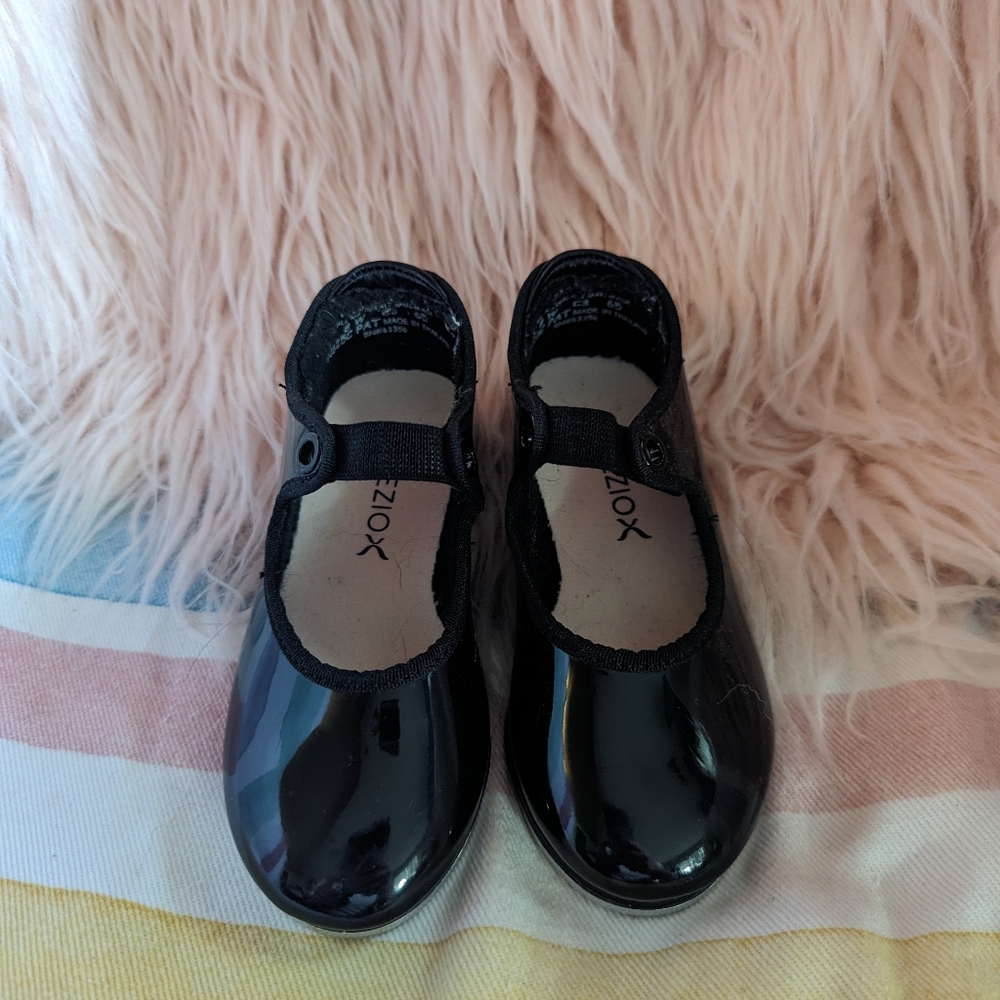 Capiezio size 8w toddler tap shoes